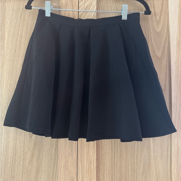 Elegant Black Skater Skirt - Picture 1 of 2